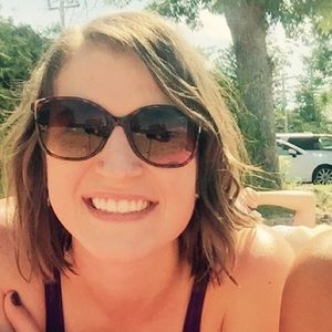 Meet your Posher, Elizabeth